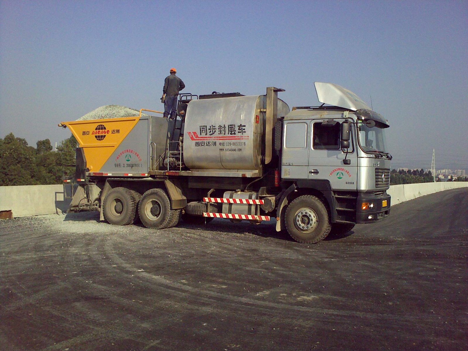 同步封層車(chē)